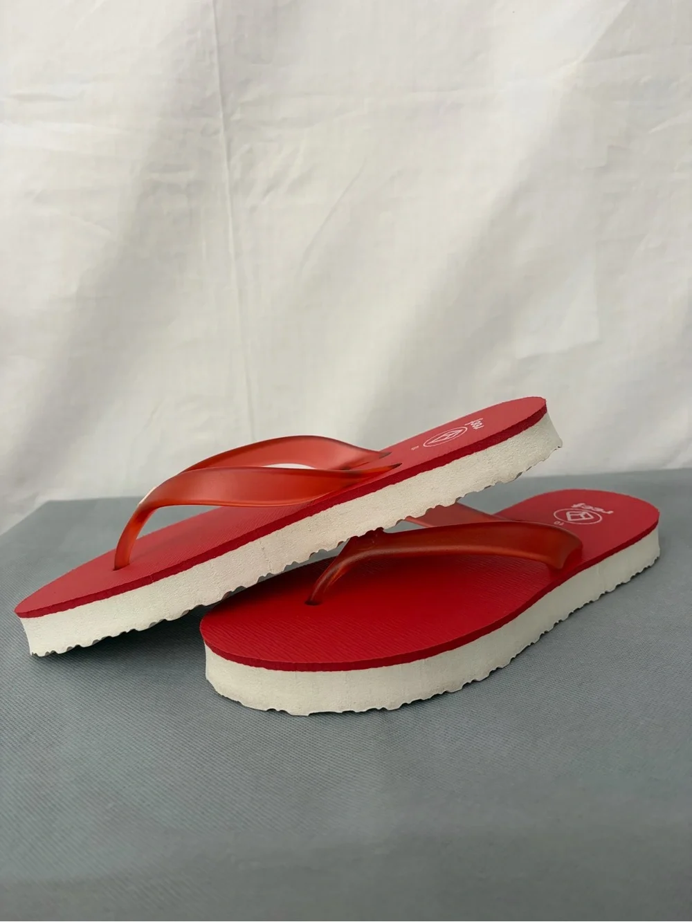 Reef Men’s Size 10 Red Platform Flip Flops Missing Front Logo Lightly Used(B224)